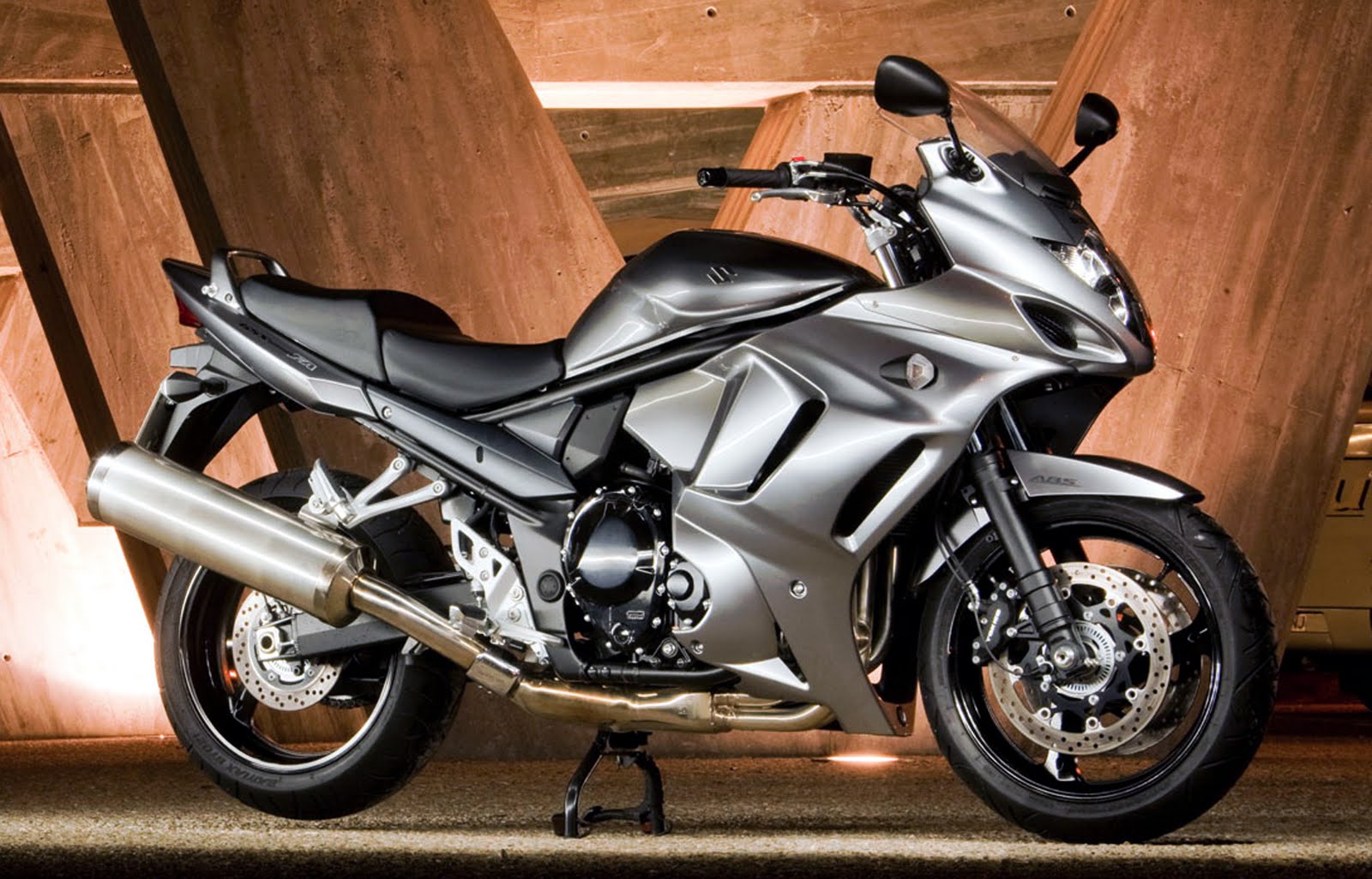 2012-Suzuki-GSX1250FA.jpg