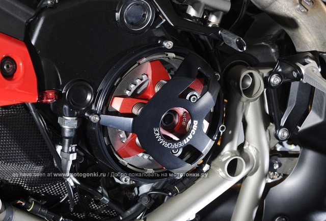 Ducati Streetfighter 1098 S: специальная тюнинговая фишка - типа открытая корзина сцепления