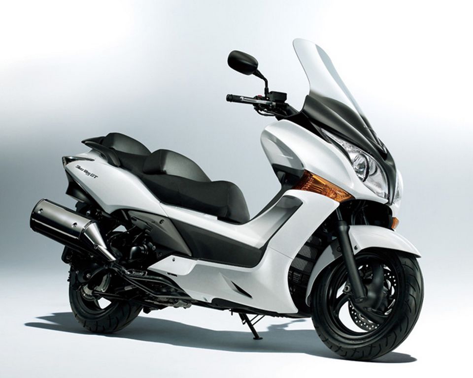 Honda silver wing. Honda Silver Wing 600. Макси скутер Honda Silverwing 600. Honda Silver Wing 600 ABS. Хонда Сильвер Винг 600 gt.