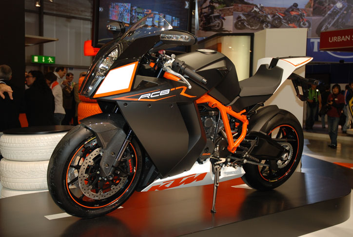 KTM r8