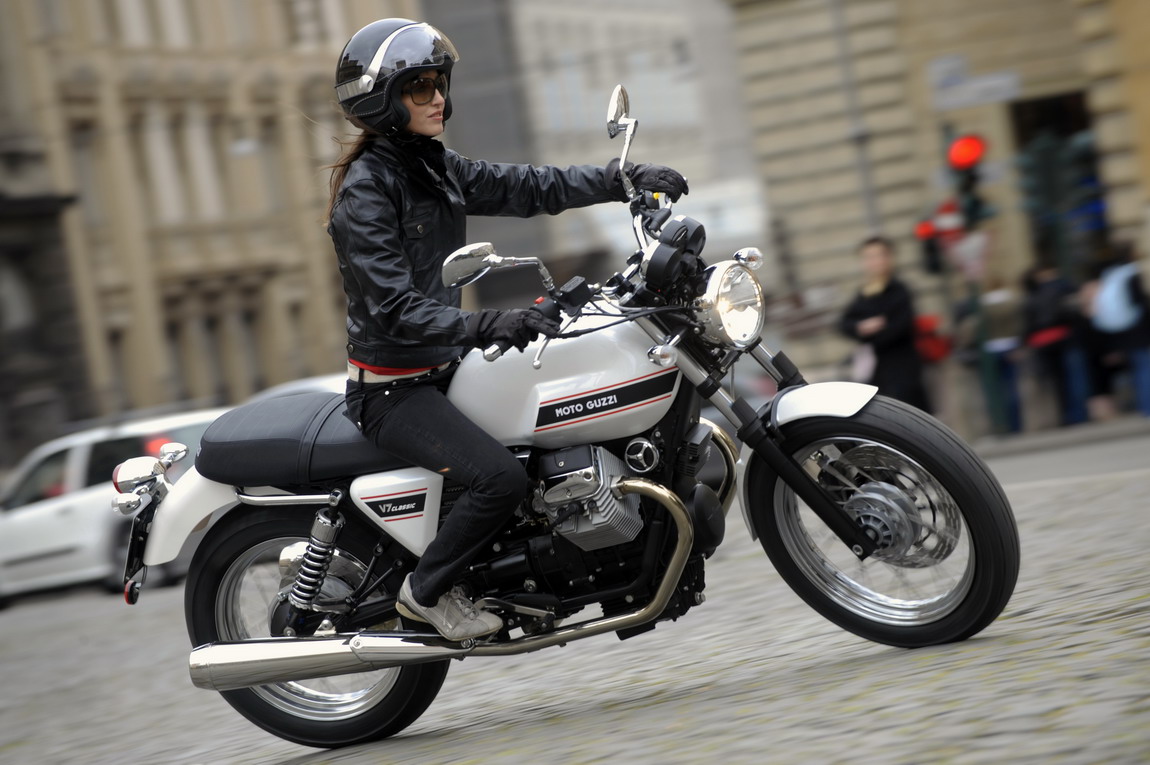 Moto Guzzi с водителем