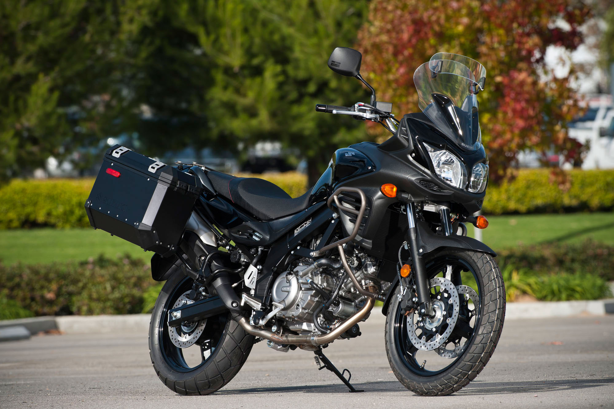 Suzuki v Storm 650 2012