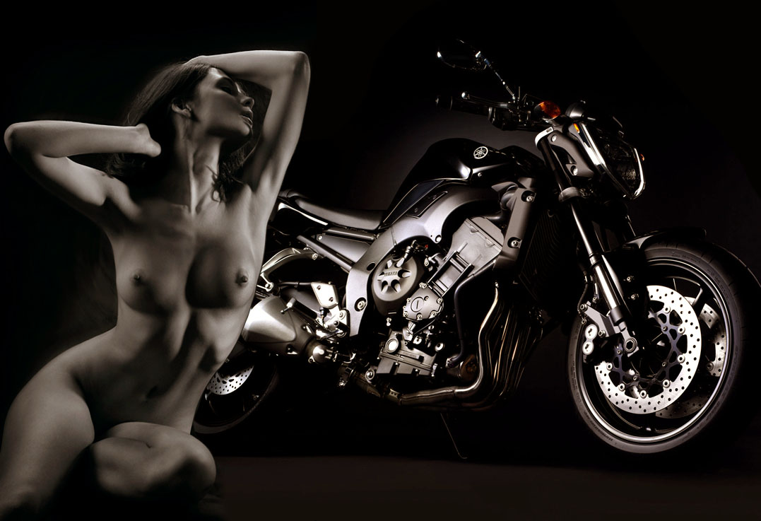 голая красавица на мотоцикле фото 106